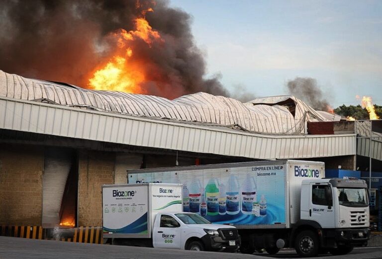 Gran incendio en la Zona Industrial de Guadalajara moviliza a múltiples cuerpos de emergencia