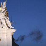 Fumata negra en el Vaticano: el primer intento para elegir al nuevo Papa no alcanza consenso
