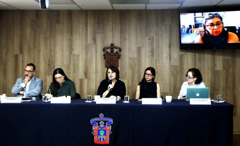 Libertad de expresión y periodismo en riesgo,adivierten especialistas