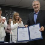 Rectora General Karla Planter Pérez entrega nombramientos a directores de Hospitales Civiles