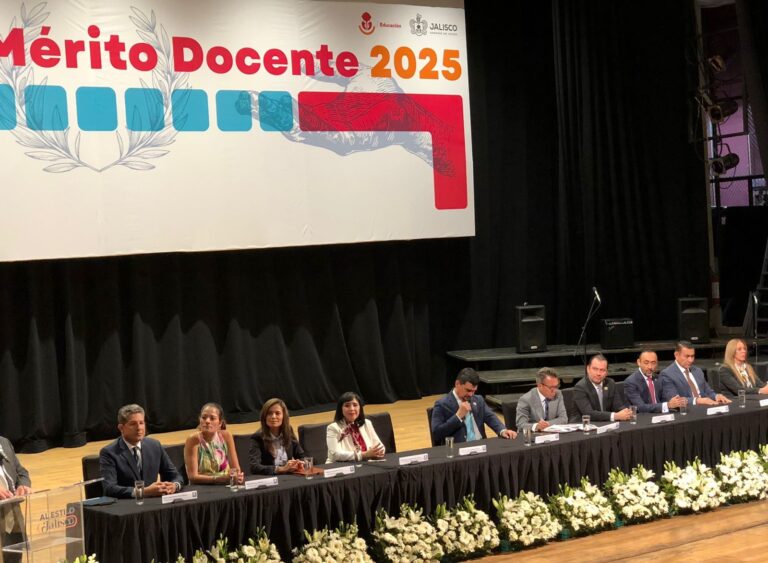 Jalisco celebra a sus maestros con reconocimientos y nuevas iniciativas en el Día del Maestro