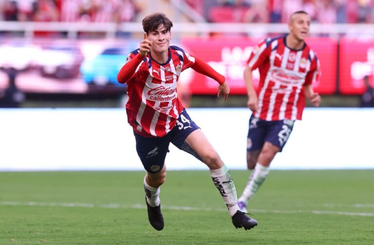Chivas conquista un agónico triunfo 4-3 sobre Atlético San Luis en un duelo cargado de drama