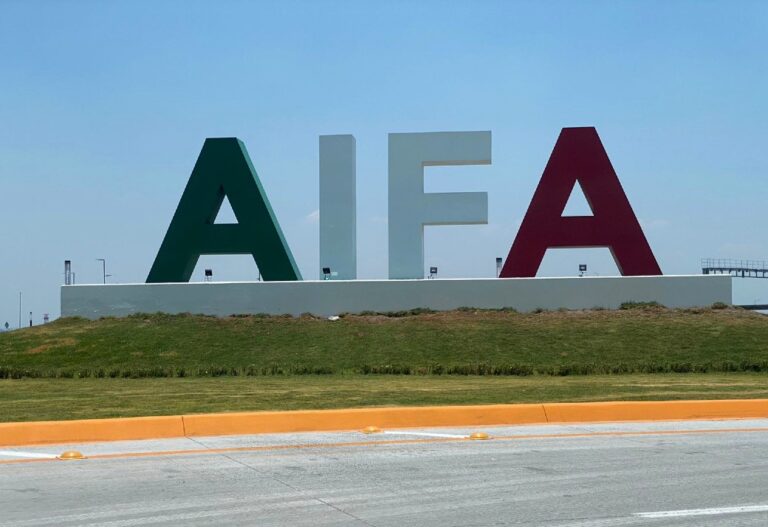 Carga sin pista: las turbulencias del AIFA llegan a Washington