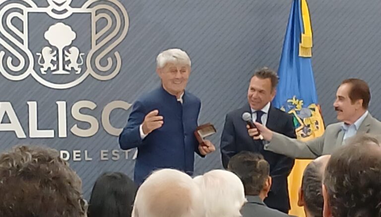 Bora Milutinovic, leyenda del fútbol mexicano, recibe emotivo homenaje por parte del Gobierno de Jalisco