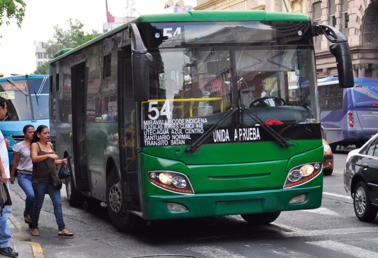 Bajan accidentes en transporte público gracias a radares de velocidad