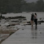 Inundaciones en Texas dejan más de 100 muertos y decenas de desaparecidos