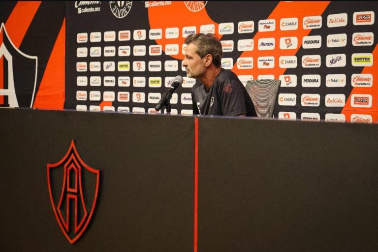 Diego Cocca Confía en el Potencial del Atlas para Enfrentar al América tras Empate Agónico ante Querétaro