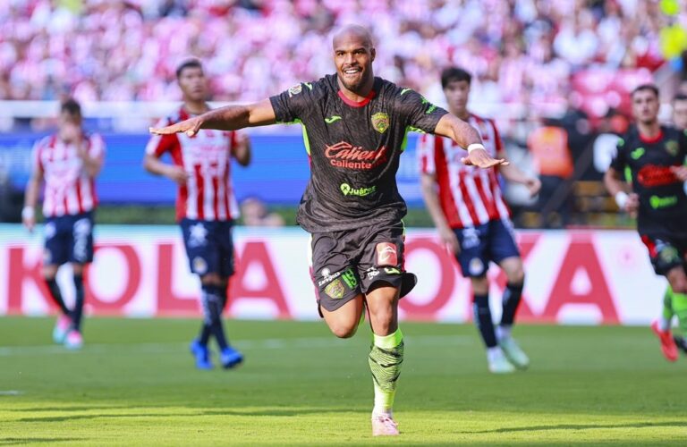 Chivas tropieza de nuevo en casa y la afición pierde la paciencia