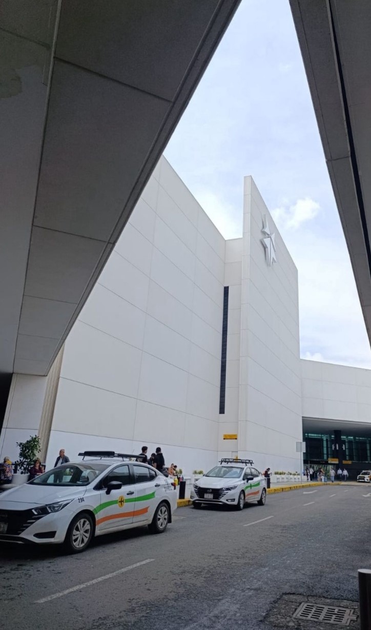 Aeropuerto de Guadalajara refuerza transporte terrestre con taxis