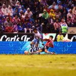 Chivas logra segundo triunfo consecutivo ante Puebla en el Cuauhtémoc
