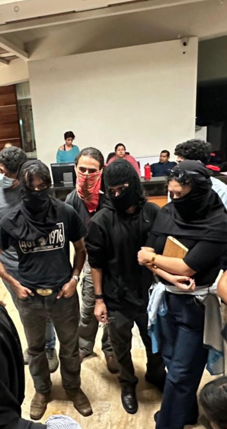 Protesta estudiantil en la UdeG termina entre tensiones y salidas bloqueadas