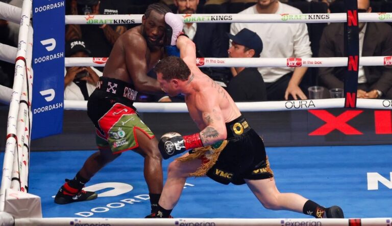Crawford apaga la noche mexicana: Canelo pierde los cinturones en Las Vegas