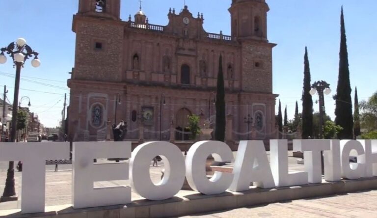Tres vehículos abandonados e incendiados aparecen en el centro del municipio de Teocaltiche; autoridades investigan