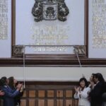 UdeG es inscrita con letras doradas en el Muro de Honor del Cabildo tapatío