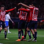 Chivas firma un triunfo de carácter ante Rayados y cierra con emoción la fase regular