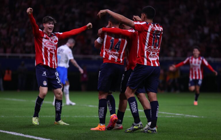 Chivas firma un triunfo de carácter ante Rayados y cierra con emoción la fase regular