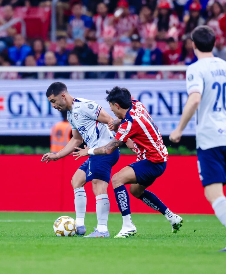 Sin ventaja en casa: Chivas domina pero no rompe el cero ante Cruz Azul
