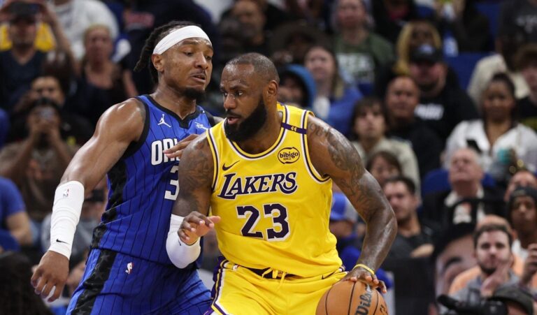 Regresa LeBron James y Detroit sorprende en el inicio de la NBA