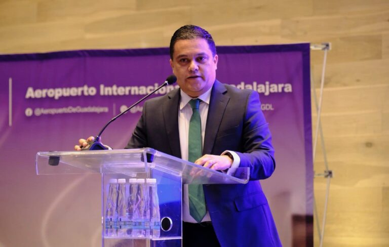 Refuerzan servicio de taxis en el Aeropuerto de Guadalajara ante quejas por largas esperas