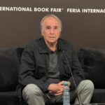 Serrat se incomoda y abandona momentáneamente charla en la FIL Guadalajara
