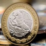 El peso retrocede levemente frente al dólar este viernes