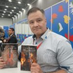 Mauro Rivera Alfaro: el escritor potosino que convirtió un embotellamiento en el inicio de una saga literaria