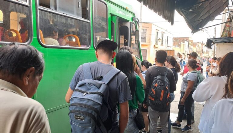 Gobierno de Jalisco defiende aumento al transporte mientras usuarios critican medidas confusas y costosas