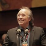 Guadalajara entrega sus llaves a Joan Manuel Serrat en una ceremonia llena de emotividad