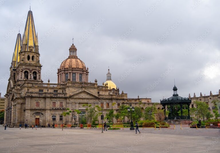 Urgente: La Catedral de Guadalajara requiere reparaciones estructurales y de mantenimiento