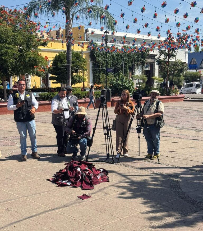 Chalecos al suelo y festejo en las calles: Tequila exhibe la caída de su gobierno municipal