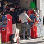 El avance silencioso de las “maquinitas” de apuesta en tiendas de barrio