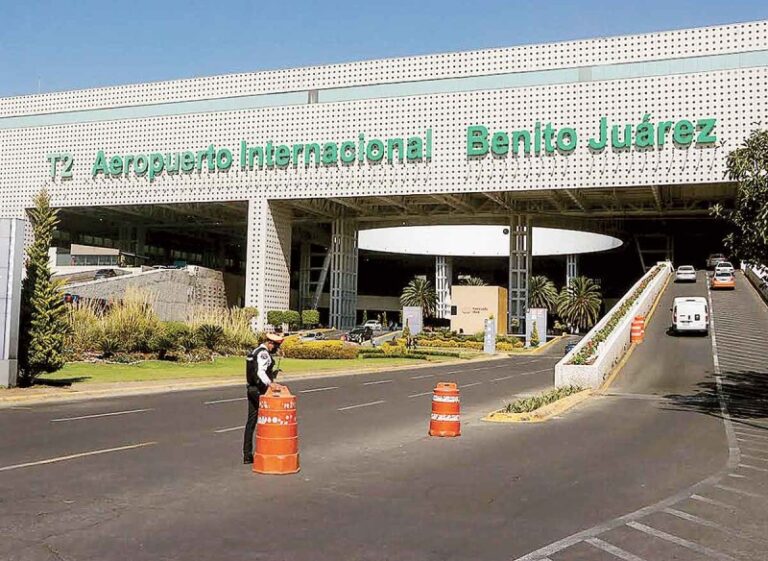 Transportistas anuncian bloqueos en accesos del Aeropuerto Internacional de la Ciudad de México por disputa transporte de plataformas