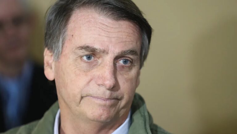 Hospitalizan en terapia intensiva a Jair Bolsonaro