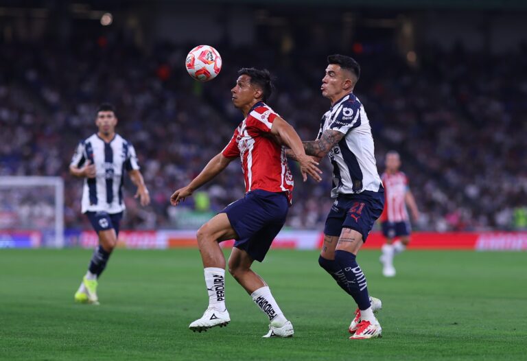 Chivas saca la garra y pelea hasta el último minuto para vencer a Monterrey