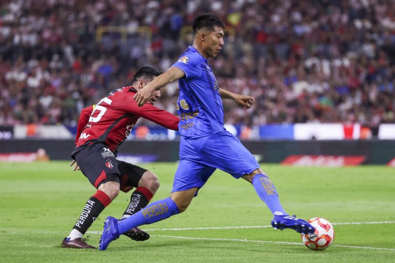 Chivas Gana Ajustadamente el Clásico Tapatío tras Vencer 2-1 a Atlas