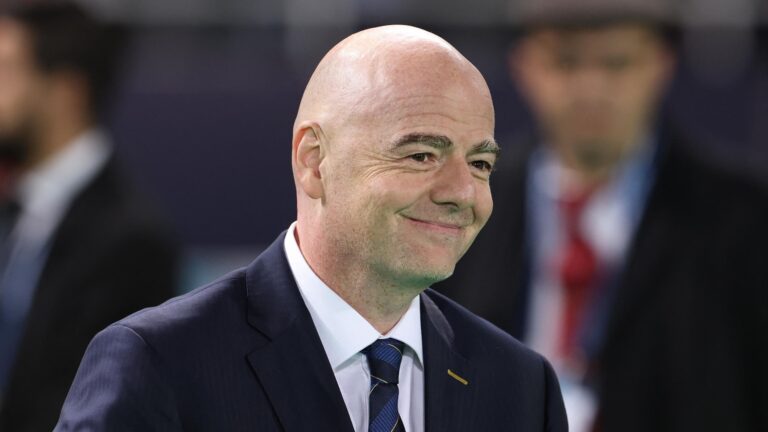 Gianni Infantino asiste a doble jornada de repechaje y Jamaica avanza a la final