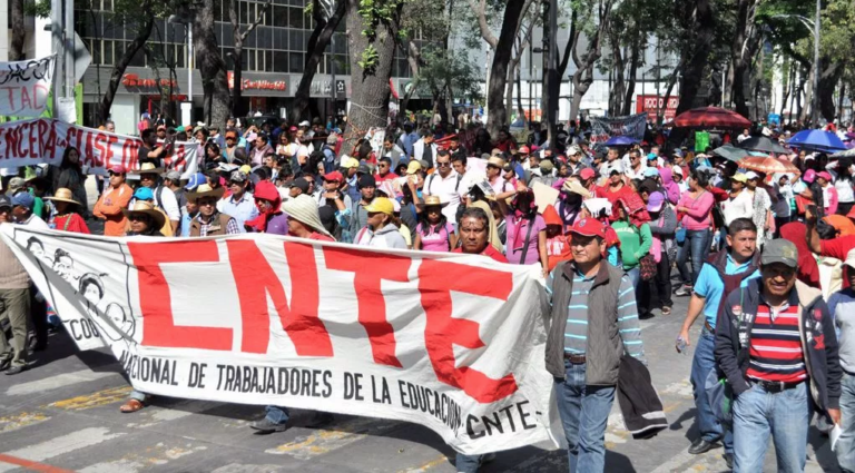 Maestros de la Coordinadora Nacional de Trabajadores de la Educación se movilizan en CDMX durante paro de 72 horas