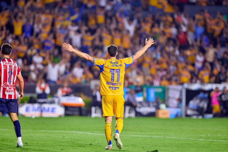 Tigres golea a Chivas y sacude la cima del Clausura 2026