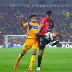 Atlas y Tigres empatan sin goles en un duelo tenso y marcado por el VAR