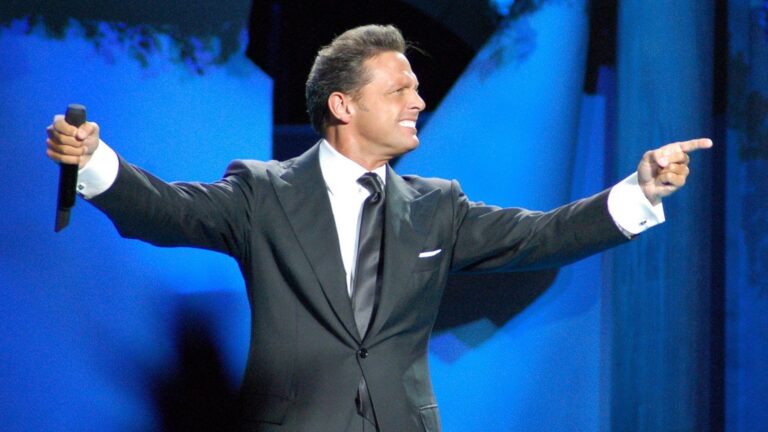 Luis Miguel celebra su 56 aniversario con festejo íntimo en Madrid