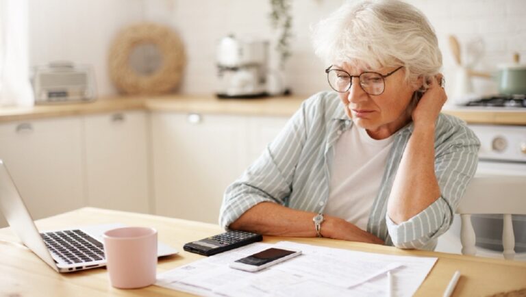 IMSS advierte sobre causas que pueden suspender o cancelar pensiones