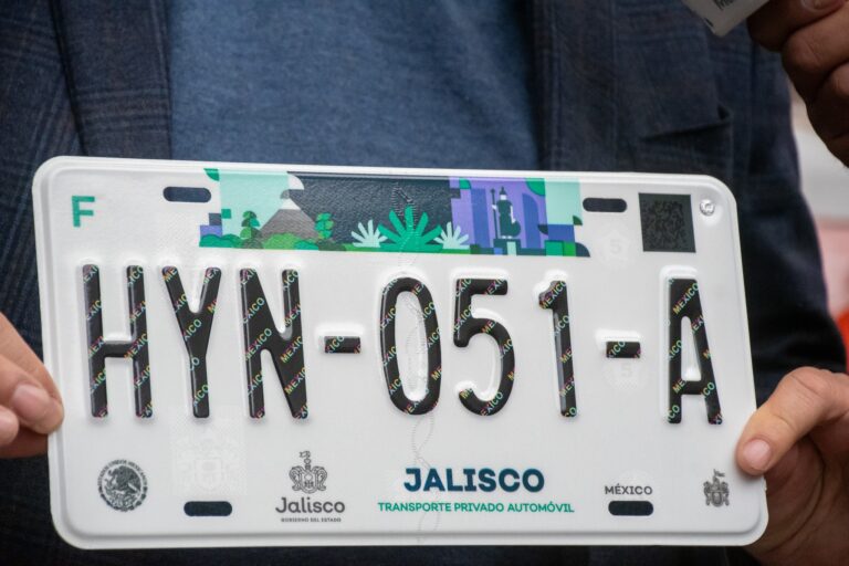 Jalisco lanza licitación para adquirir 230 mil placas y reforzar control vehicular