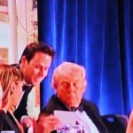 Evacúan a Donald Trump tras detonaciones en la Cena de Corresponsales de la Casa Blanca; hay un detenido