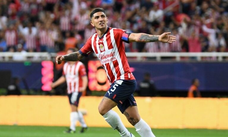 Chivas viaja con ilusión y plantel completo para encarar a Cruz Azul en el Azteca