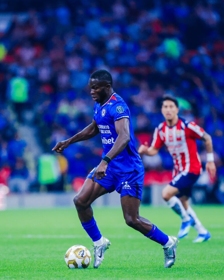 Chivas y Cruz Azul dejan abierta la semifinal tras empate en el Estadio Banorte