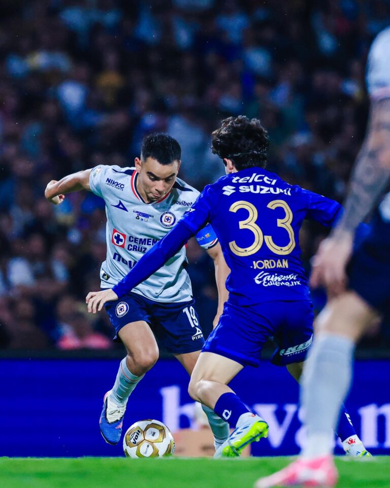 Cruz Azul levanta el título del Clausura 2026 tras dramática remontada ante Pumas