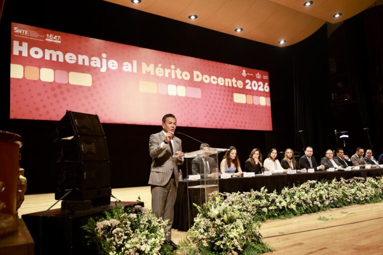 Gobernador de Jalisco reafirma compromiso con la educación y la labor docente en ceremonia del Día del Maestro