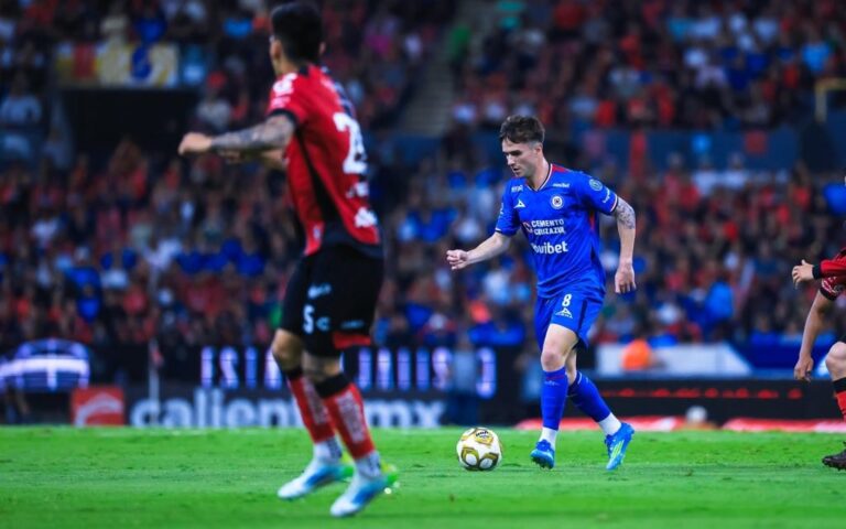 Cruz Azul se impone con dramatismo al Atlas en el Estadio Jalisco