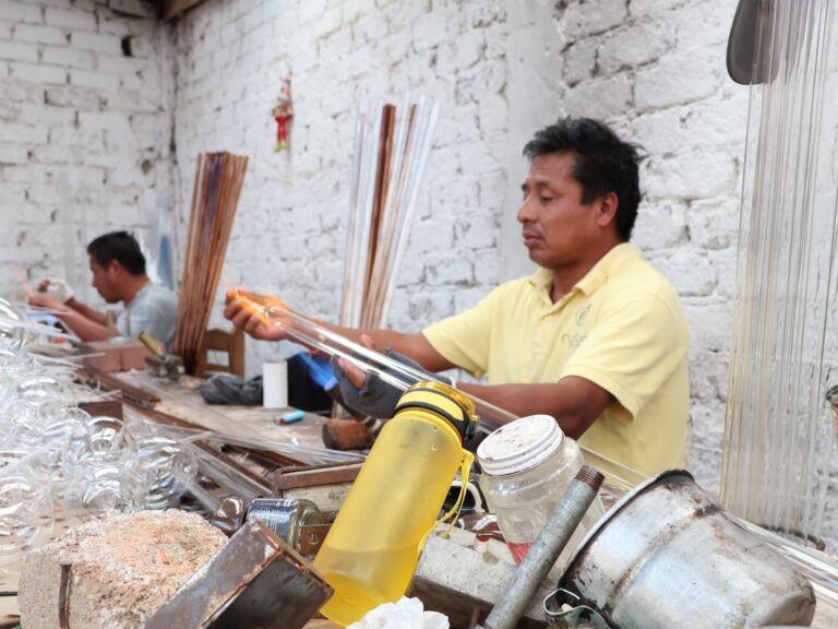 Destinan 2 millones de pesos para fortalecer talleres artesanales en Jalisco