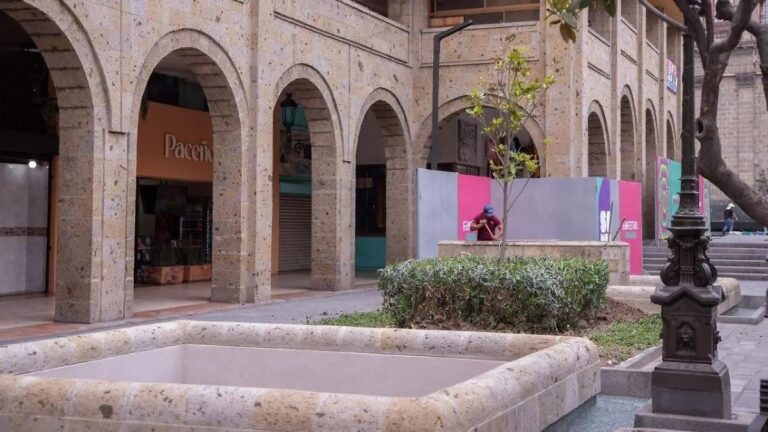 Retiran estructuras del Fan Fest en Plaza Tapatía tras inconformidad de comerciantes